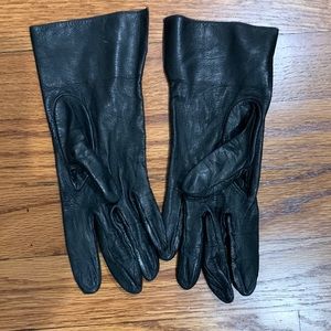 Bottega Veneta Women’s black Leather Gloves-size 7